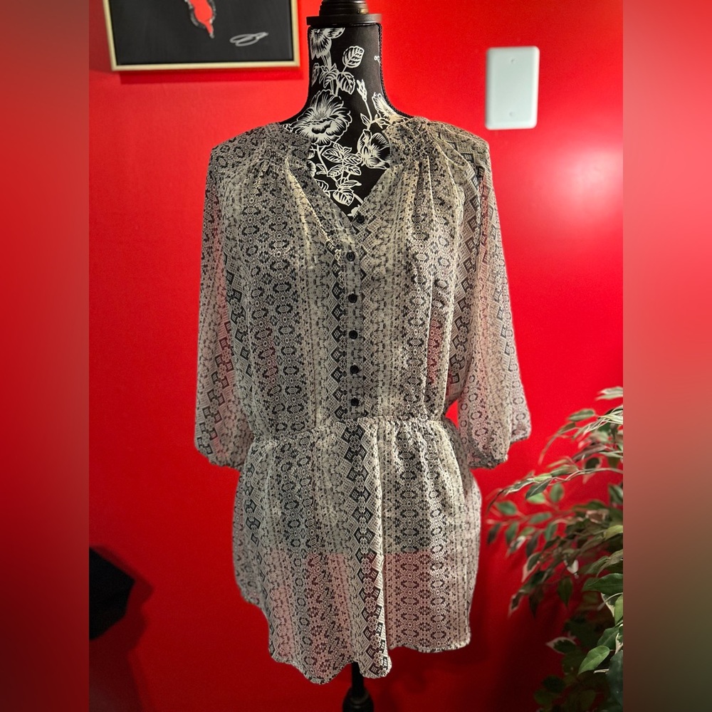 Maurice’s Blouse. Size M.